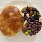 美瑛選果 新千歳空港店 - びえいのコーンぱん&びえいのまめぱん