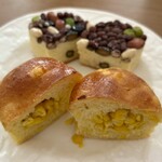 美瑛選果 新千歳空港店 - びえいのコーンぱん&びえいのまめぱん