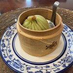 点心爛漫tejima - 上海蟹の蟹味噌をつかった小籠包