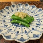 ぼるた - スナップエンドウのガーリックオイルがけ