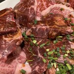 焼肉 まるよし苑 - A盛り合わせのお肉アップ画像