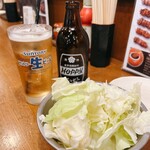 串焼き こがね - 白ホッピーセット　450円→250円　※こがねタイム適用
お通しの生キャベツ　350円