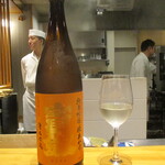 おおたに - 寳剱 純米吟醸秋あがり 湧水仕込 グラス：広島県呉市 KK宝剣酒造 アルコール分16度。