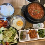 韓国料理ホンデポチャ - 海鮮スンドゥブチゲ定食