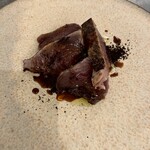 yerite - 鰹のたたき。硬くない良い質の鰹でした。器がまた素敵でした。