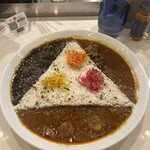 Spice Theater Shin-Marunouchi Bldg. - 3種のカレー(トライフォース)
