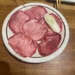 神泉ホルモン 三百屋 - 牛タン