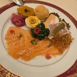 レストラン香味屋 - オードブル　玉子の斜め上のお魚の南蛮漬け？がトリコです