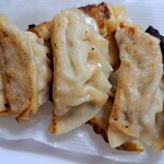 一松肉店 - 自家製餃子を8個