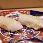 すし処 美波 - 墨烏賊(奥) 白烏賊(手前)