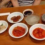 辰家 - パンチャン（自家製キムチはおかわり自由）