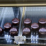 デメル  阪急梅田本店 - ショーケースに並んだザッハトルテ