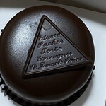 デメル  - ザッハトルテがピッタリと入る箱に収められていました