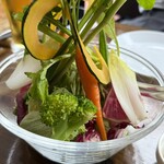 ガーリック ガーリック - ■新鮮生野菜のにんにくアンチョビソース添え¥1,210