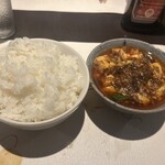 中国四川酒家 蔓山 - 麻婆豆腐とご飯大盛