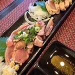 とりじん - 料理写真:タタキ。ももは噛みごたえあり！