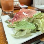 鳥長 - 焼き鳥屋のサラダにしたらオシャレなーと思った。