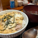 鳥長 - スープと親子丼。ここまではまだ腹7分目だったけど、一気に満腹になった。