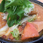 Delicious farｍ - 《トマト辛味噌ラーメン》
                        カットしたトマト