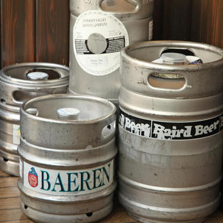 【クラフトビール】１６種類の樽生と１００種類のボトル！