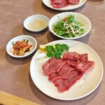 王様の焼肉くろぬま 天童店 - 牛タンカルビセット
