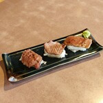 王様の焼肉くろぬま 天童店 - 炙り牛寿司