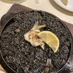 Golden child cafe - イカ墨のパエリア