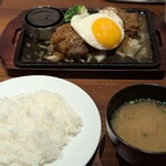 ハンバーグステーキ jumbo - 待ってました(⁠◕⁠ᴗ⁠◕⁠✿⁠)
      ソースはジャポネにしました