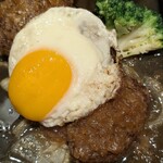 ハンバーグステーキ jumbo - 目玉焼きいい感じ