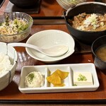 忠治食堂 - もつ煮定食