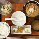 忠治食堂 - もつ煮定食