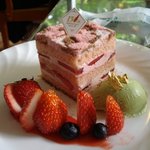 Fujiya Hoteru Raunji - オーキッドラウンジの苺ケーキ