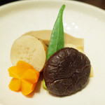 藤吉 - 本日のおまかせ竹(3000円・外税)の煮物。高野豆腐に穴子が挟まってます