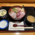 鮨 心陽 - 日替わり三色丼（1,400円）　真鯛 / 天然ワラサ / ねぎとろ