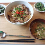 トーコーキッチン - 牛丼 副菜二品 豚汁