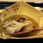 炉端割烹 炭なじ - 蛸のすり身とカリフラワーの煮付け。店主の才能恐るべし。