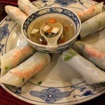 Mam Restaurant - 生春巻き。皮がモチモチしてて中身は超シンプル。日本で食べる生春巻きの方が美味しい（笑）。