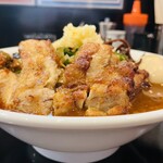 鷹の爪 - サイド