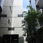 鮨 さかい - エレベーターホールの入口