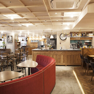 光あふれるおしゃれな空間で、ママ会・女子会や貸切におすすめ