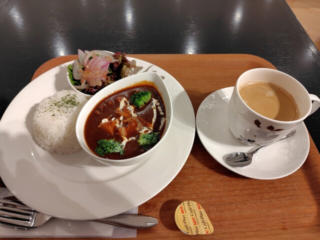 モア カフェ 仙台泉店（MOA cafe）- 黒松でくつろぎのカフェ体験