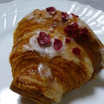 ピエール・エルメ・パリ - 2014年11月クロワッサン・イスパハン　横から！