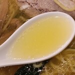 はこだて塩らーめん　しなの - 黄金スープ