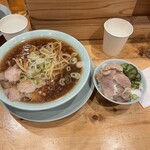 なおちゃんラーメン - 900円(2025.10)でこれ食べれる！
