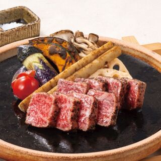 【宝楽焼き】素材の旨味を閉じ込めた香りも味わいも豊かな新名物