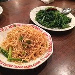 中国料理 餃子菜館 - おし豆腐サラダと空心菜炒め