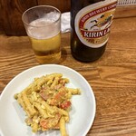 大衆酒場 まるは - 瓶ビールとマカロニサラダ