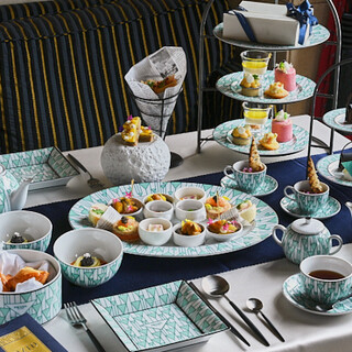 セイボリーとスイーツが絶妙な量で構成されるアフタヌーンティー