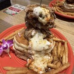 コナズ珈琲 - 料理写真:ハニーマスタードモチコチキンパンケーキ