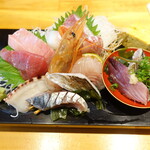 大船 天然や - 刺身盛り合わせ（１人前）1880円